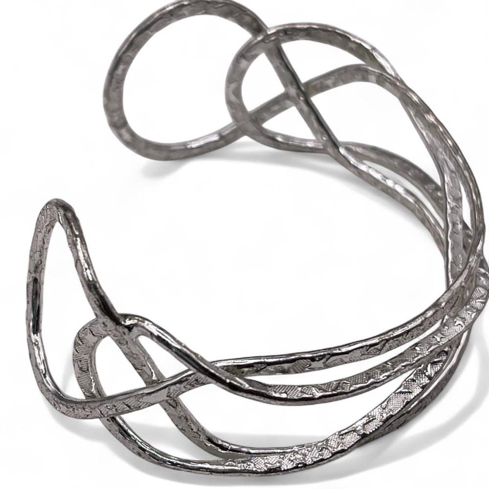 ❤️ Silver Tone Etched Cuff Bracelet